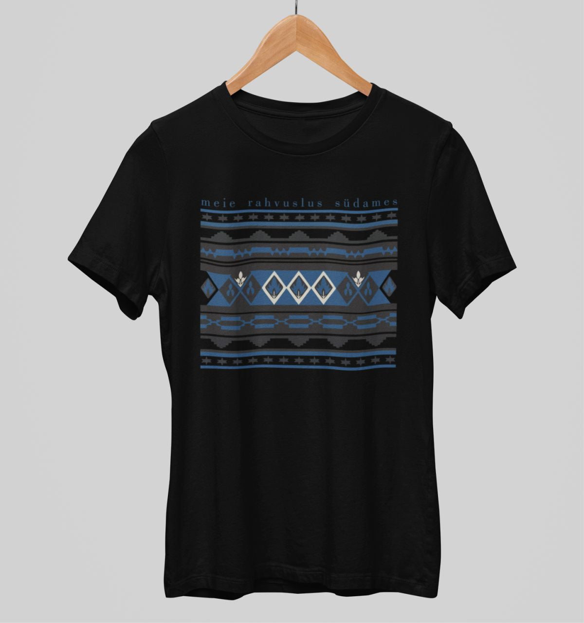 Must unisex T-särk "Meie rahvuslus südames"