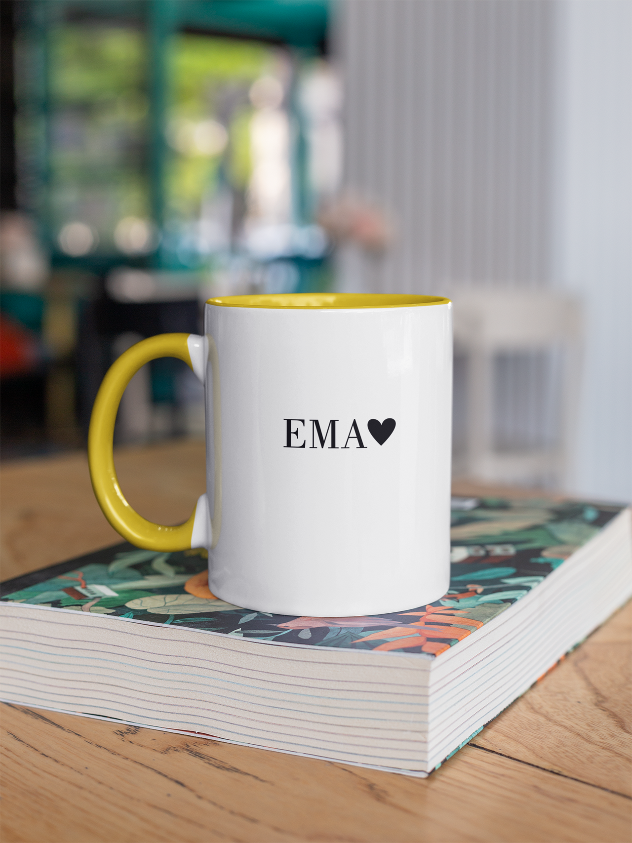 Tass kollase sisemusega "Ema südamega"